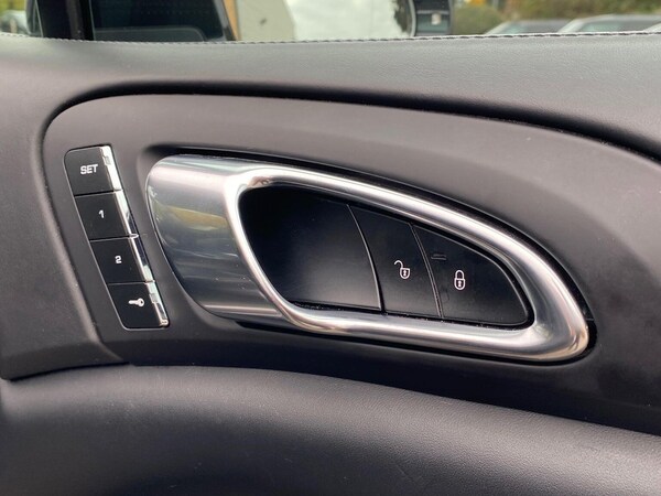 Used Porsche Cayenne 2017 for sale - 76300803: Photo 32