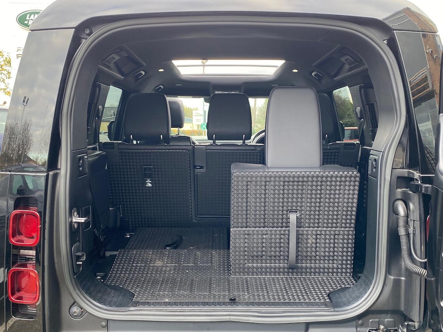 Used Land Rover Defender 2022 for sale - 76637803: Photo 10