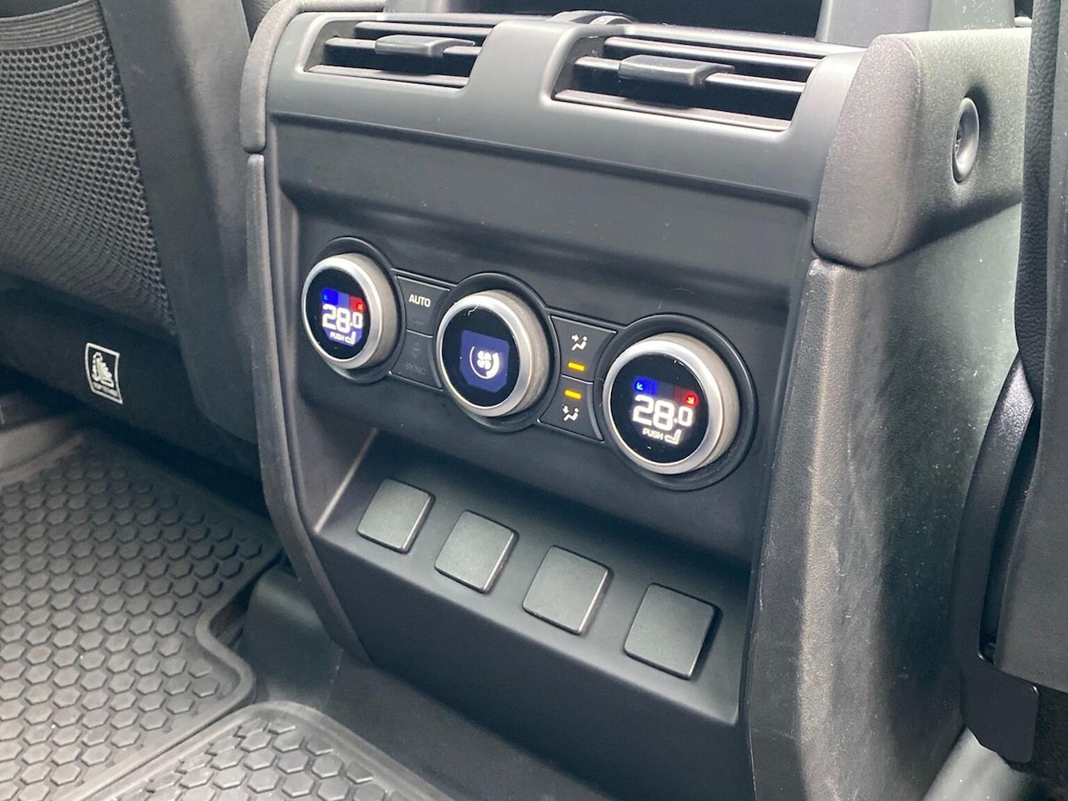 Used Land Rover Defender 2022 for sale - 76637803: Photo 18