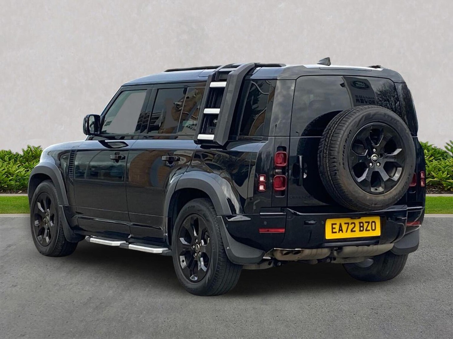 Used Land Rover Defender 2022 for sale - 76637803: Photo 2