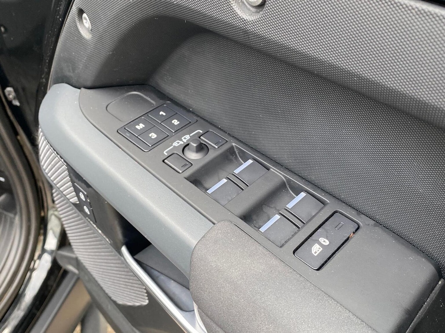 Used Land Rover Defender 2022 for sale - 76637803: Photo 25