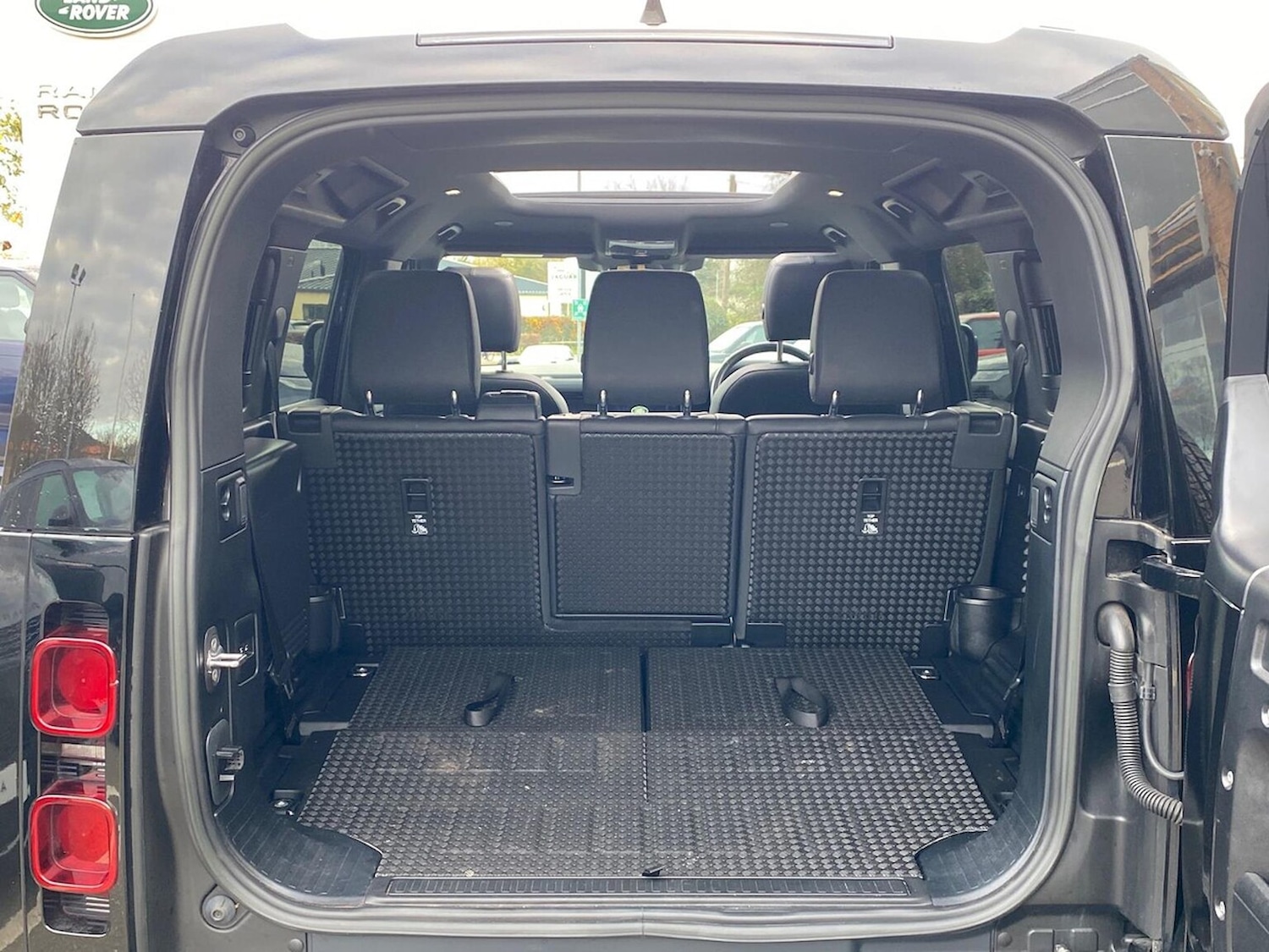 Used Land Rover Defender 2022 for sale - 76637803: Photo 30