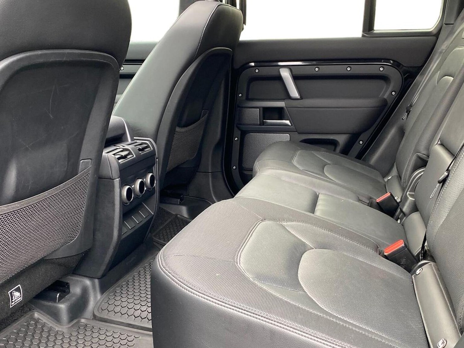 Used Land Rover Defender 2022 for sale - 76637803: Photo 4