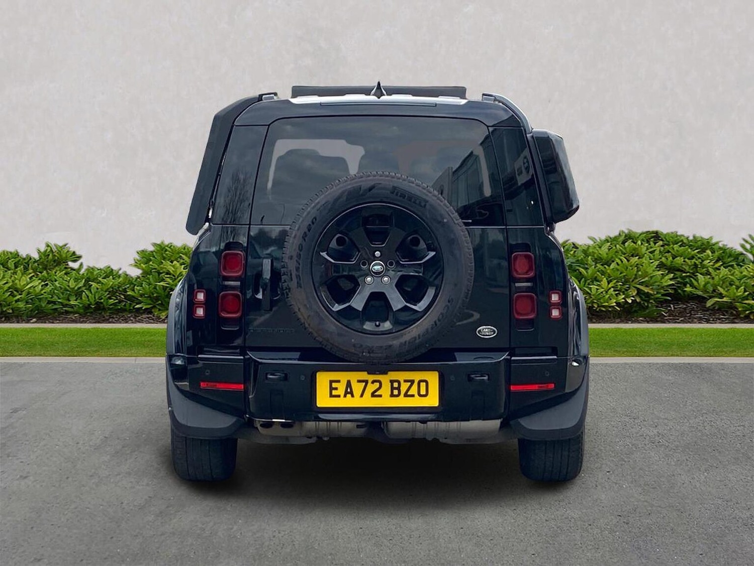 Used Land Rover Defender 2022 for sale - 76637803: Photo 6