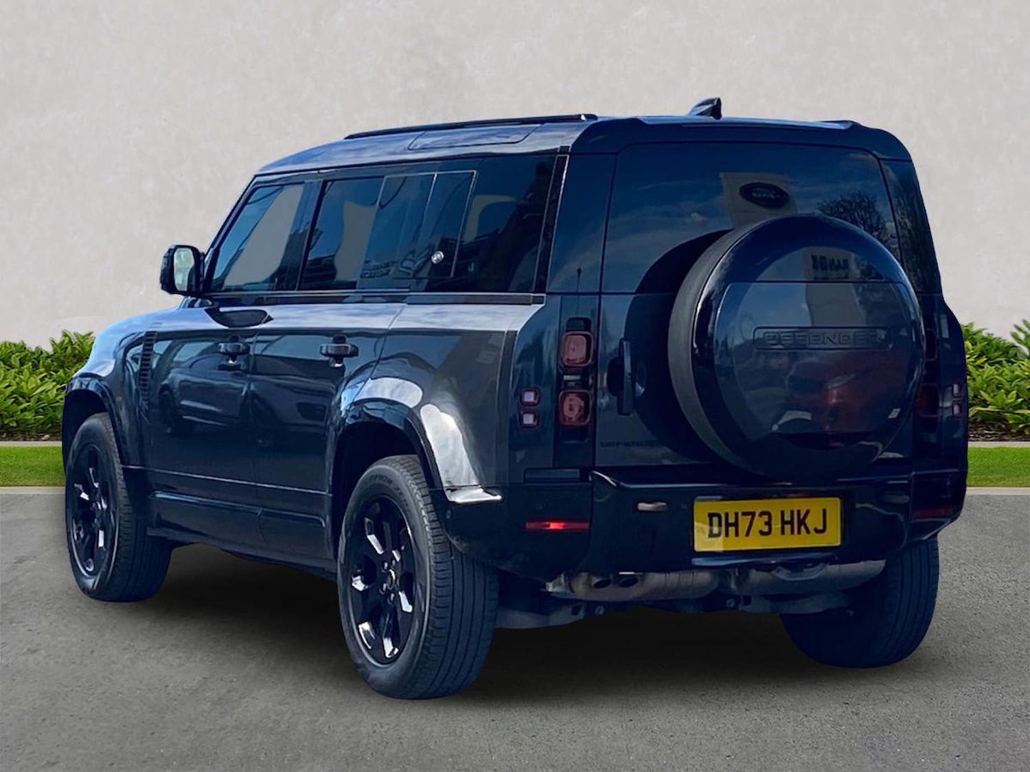 Used Land Rover Defender 2023 for sale - 78193613: Photo 2