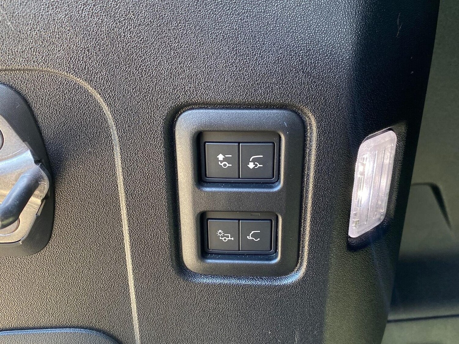 Used Land Rover Defender 2023 for sale - 78193613: Photo 31