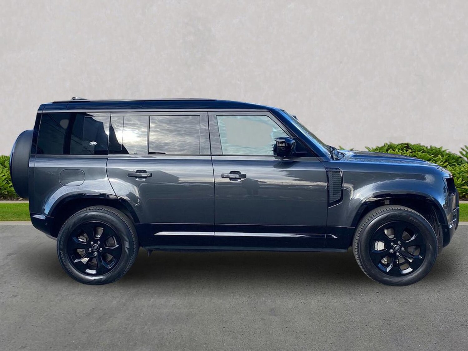 Used Land Rover Defender 2023 for sale - 78193613: Photo 7