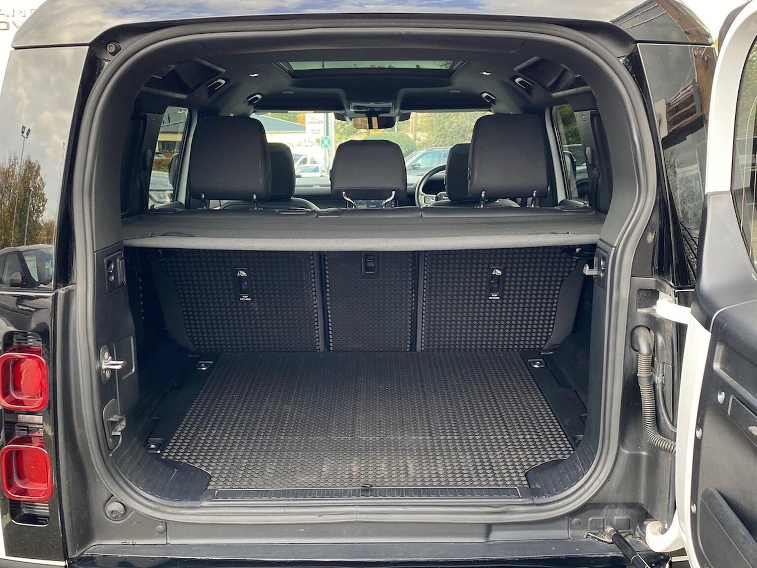 Used Land Rover Defender 2022 for sale - 76396957: Photo 10