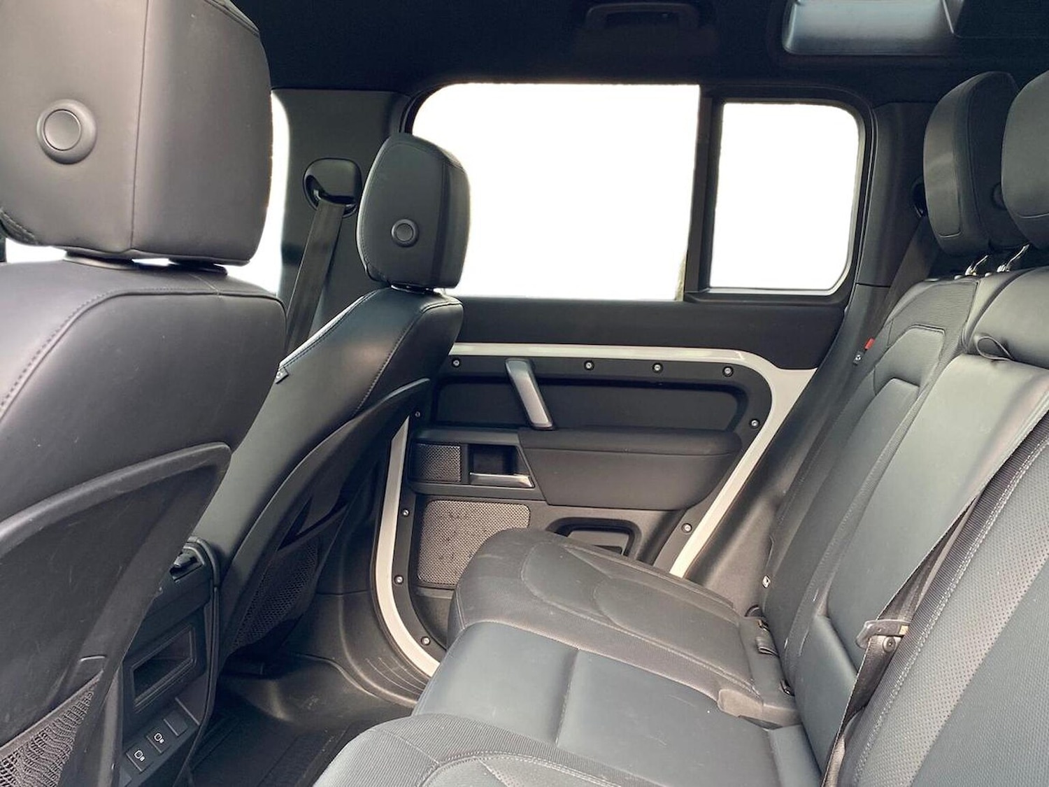 Used Land Rover Defender 2022 for sale - 76396957: Photo 4