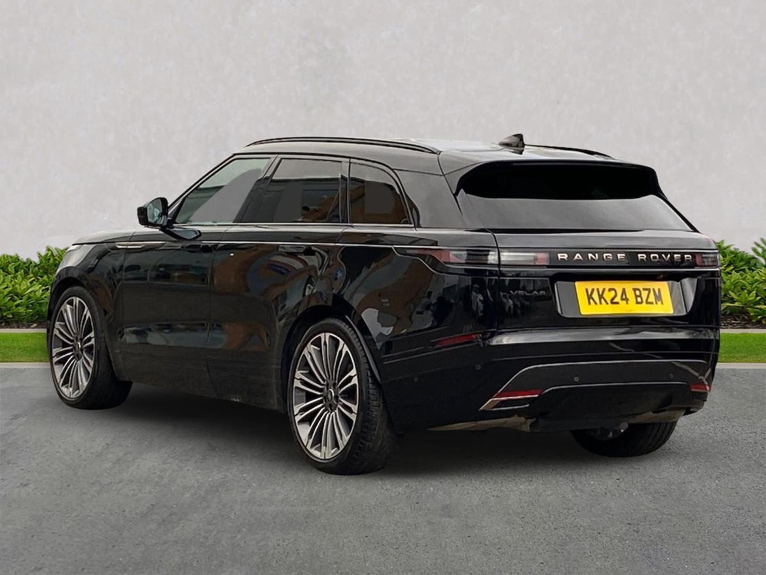 Used Land Rover Range Rover Velar 2024 for sale - 77028144: Photo 2