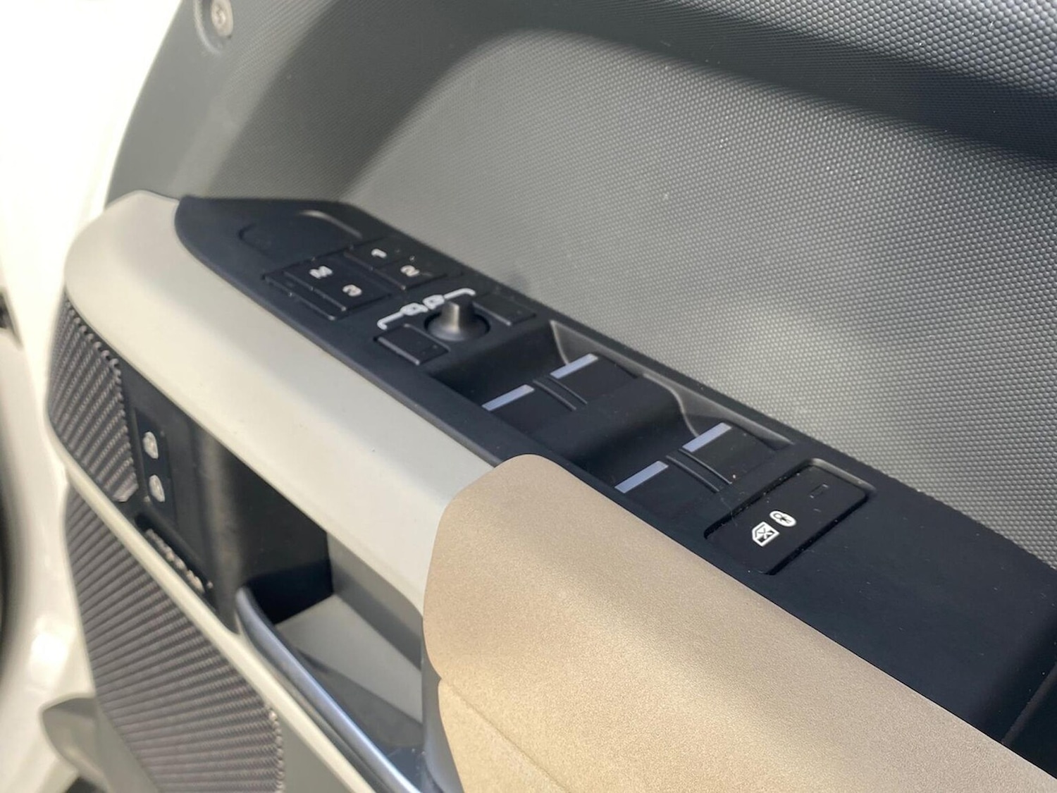 Used Land Rover Defender 2023 for sale - 77676385: Photo 25