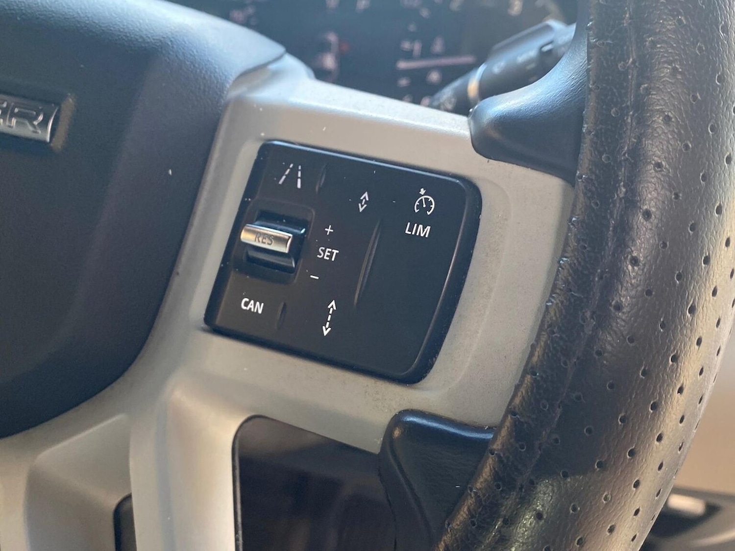 Used Land Rover Defender 2023 for sale - 77676385: Photo 33