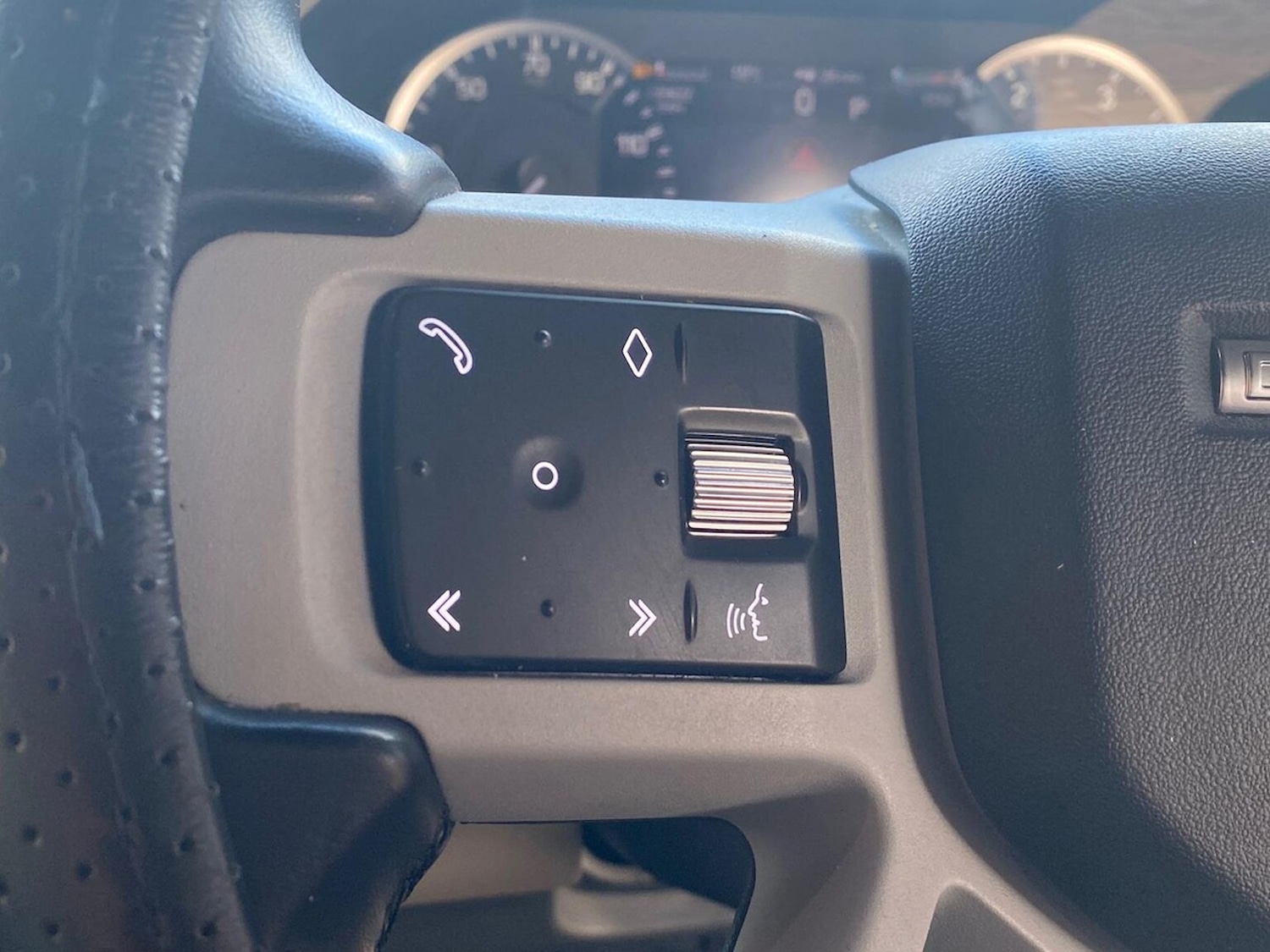 Used Land Rover Defender 2023 for sale - 77676385: Photo 34