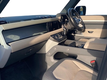 Used Land Rover Defender 2023 for sale - 77676385: Photo