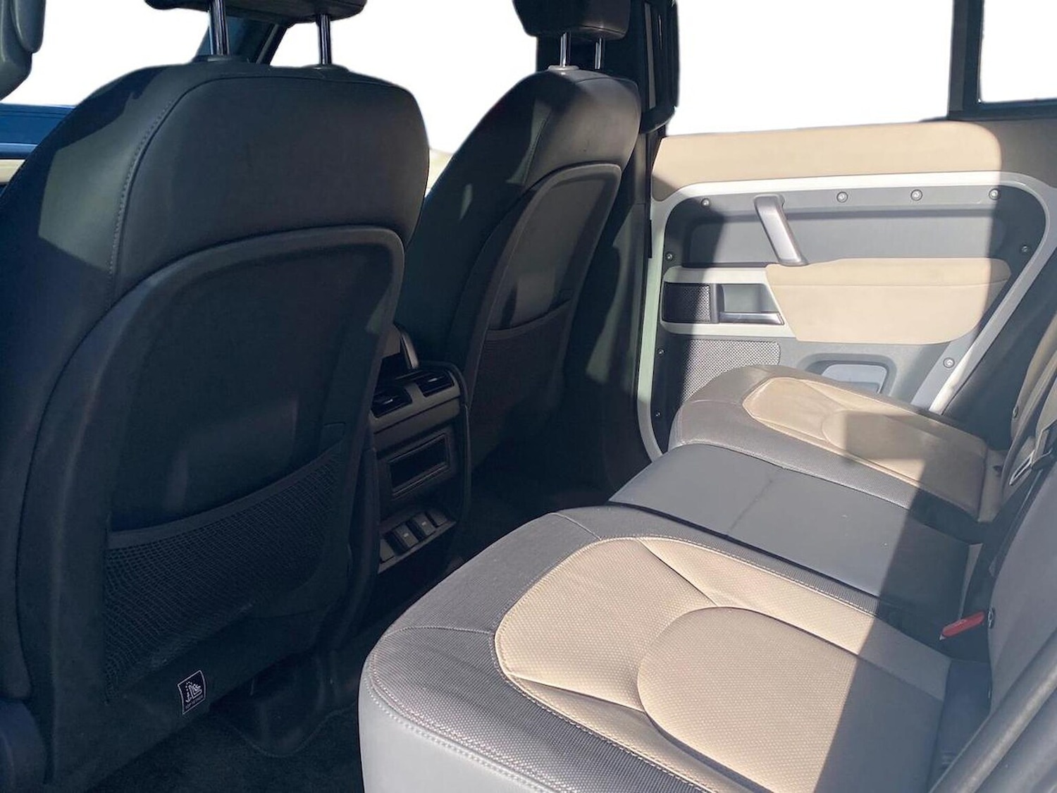 Used Land Rover Defender 2023 for sale - 77676385: Photo 4