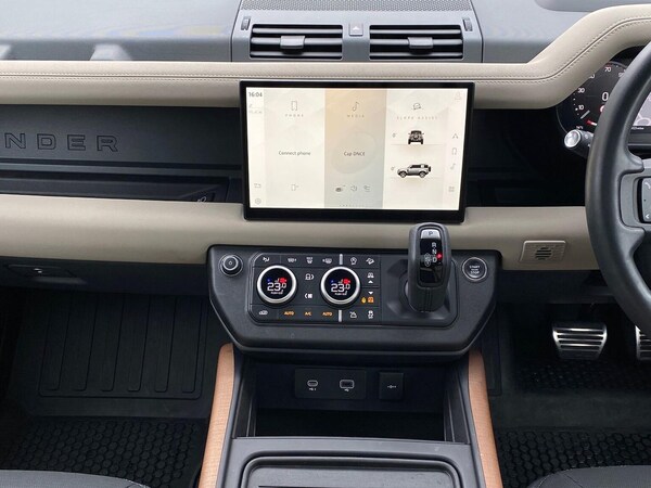 Used Land Rover Defender 2022 for sale - 76287222: Photo 14