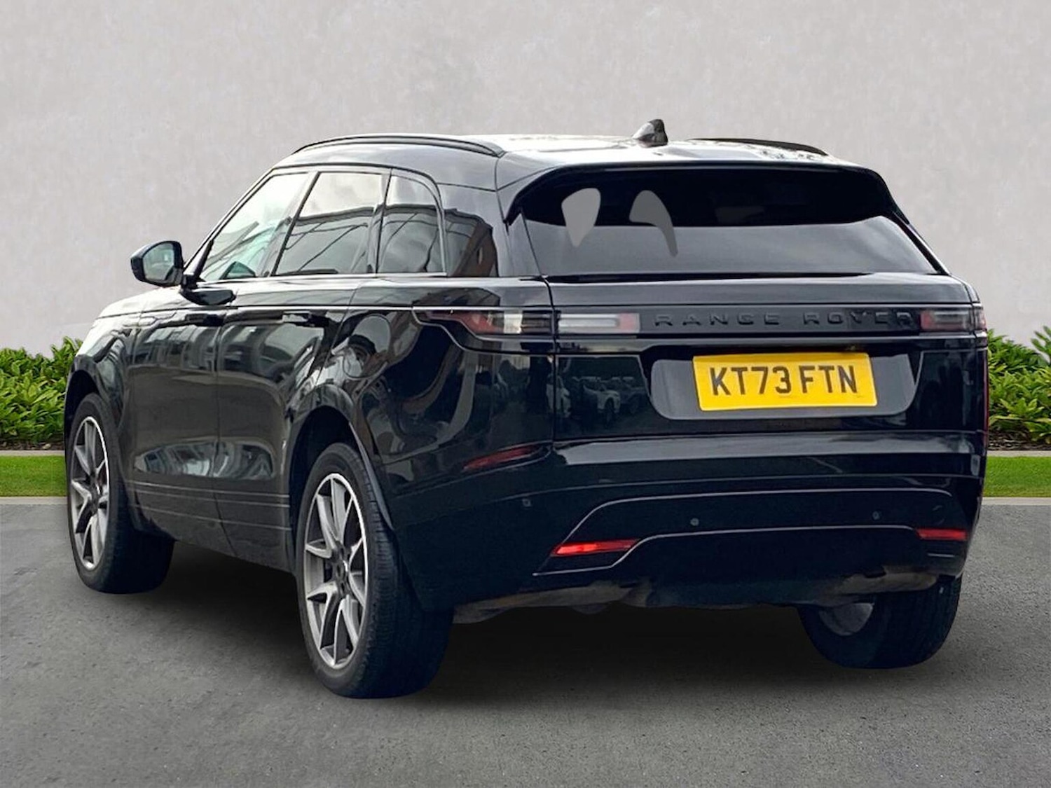 Used Land Rover Range Rover Velar 2023 for sale - 76963578: Photo 2