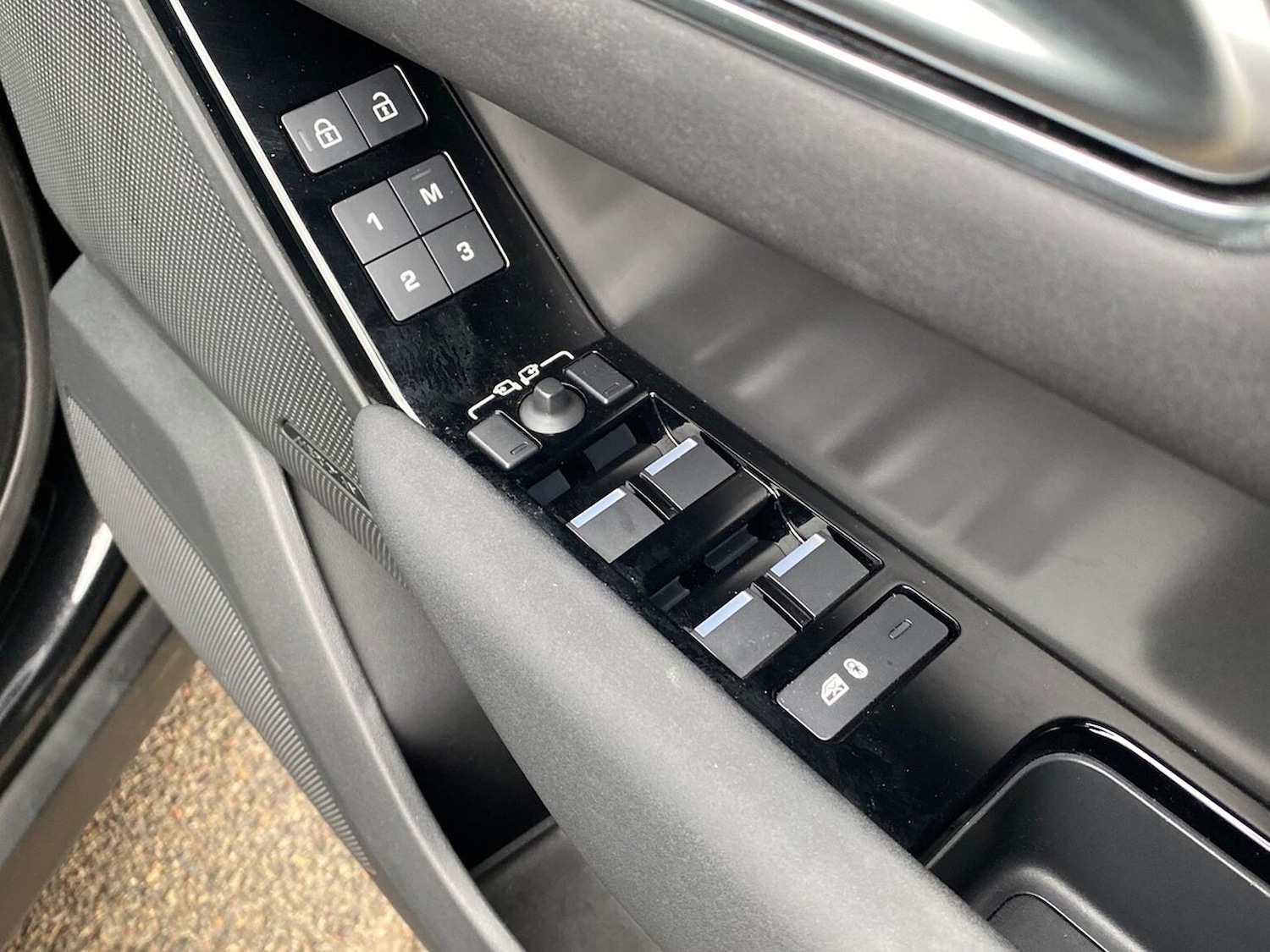 Used Land Rover Range Rover Velar 2023 for sale - 76963578: Photo 25