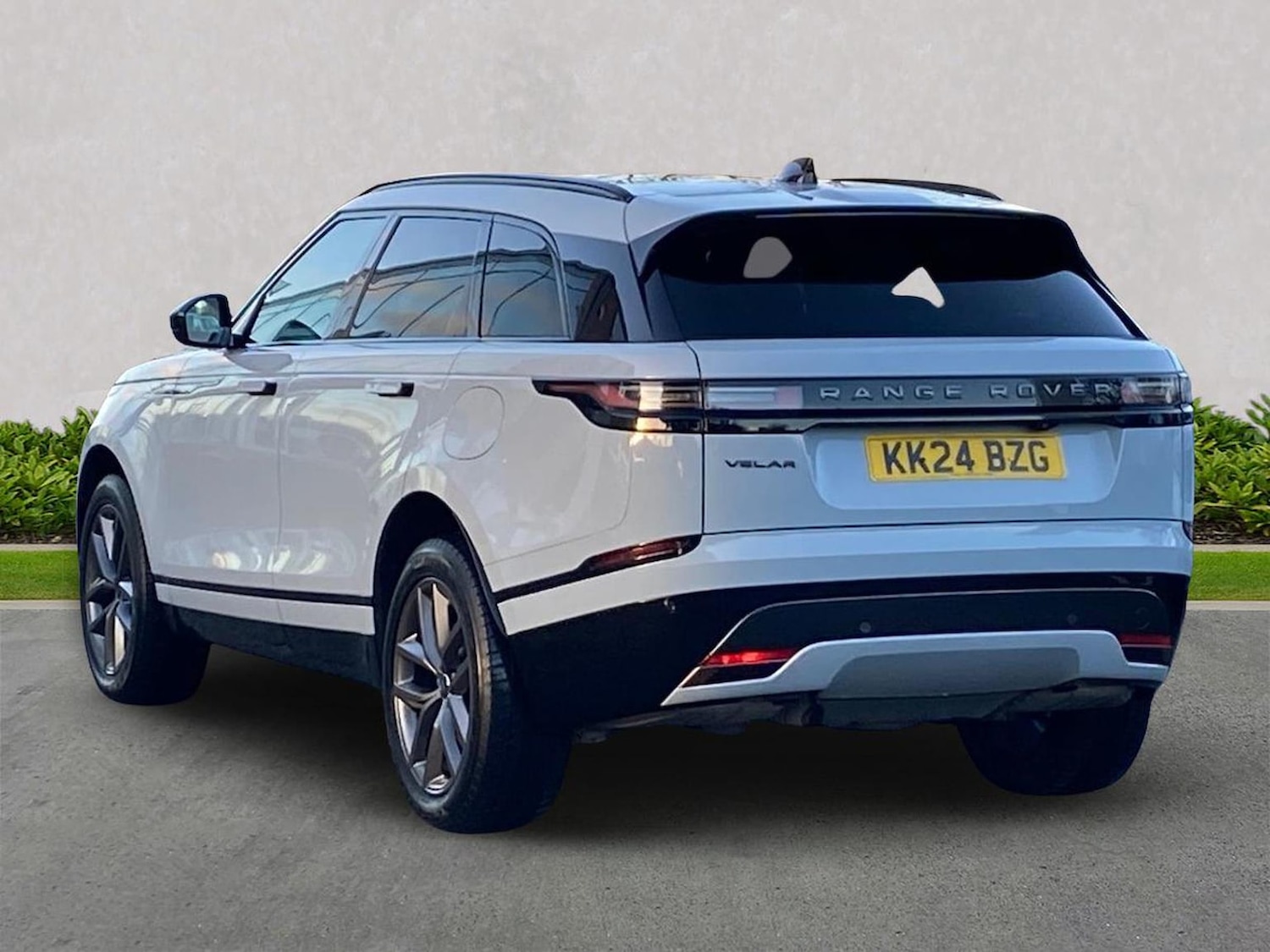 Used Land Rover Range Rover Velar 2024 for sale - 77080862: Photo 2