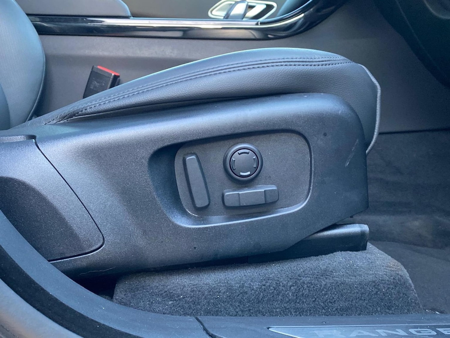 Used Land Rover Range Rover Velar 2024 for sale - 77080862: Photo 38