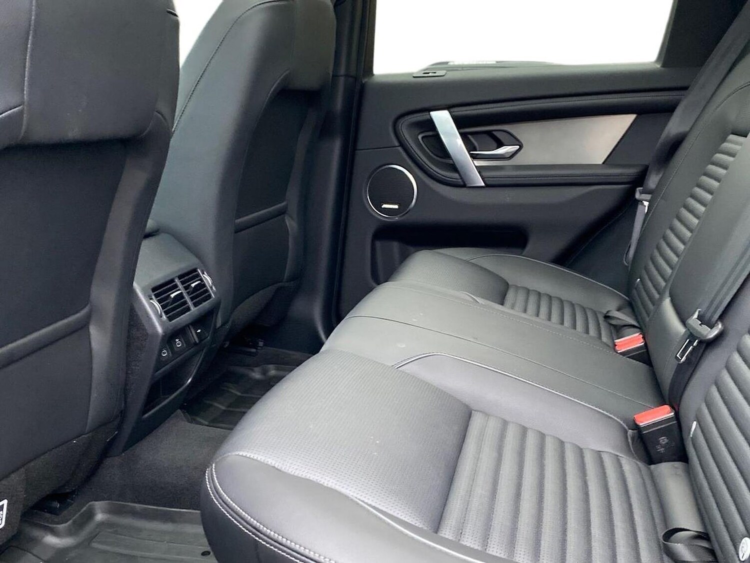 Used Land Rover Discovery Sport 2025 for sale - 76931598: Photo 4