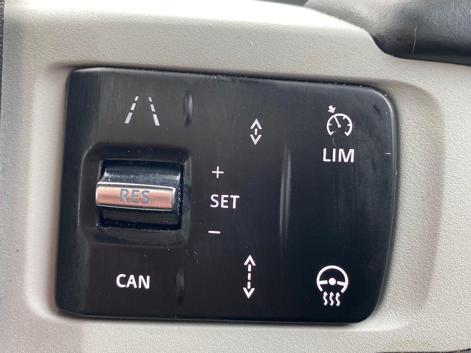 Used Land Rover Defender 2023 for sale - 78194456: Photo 31