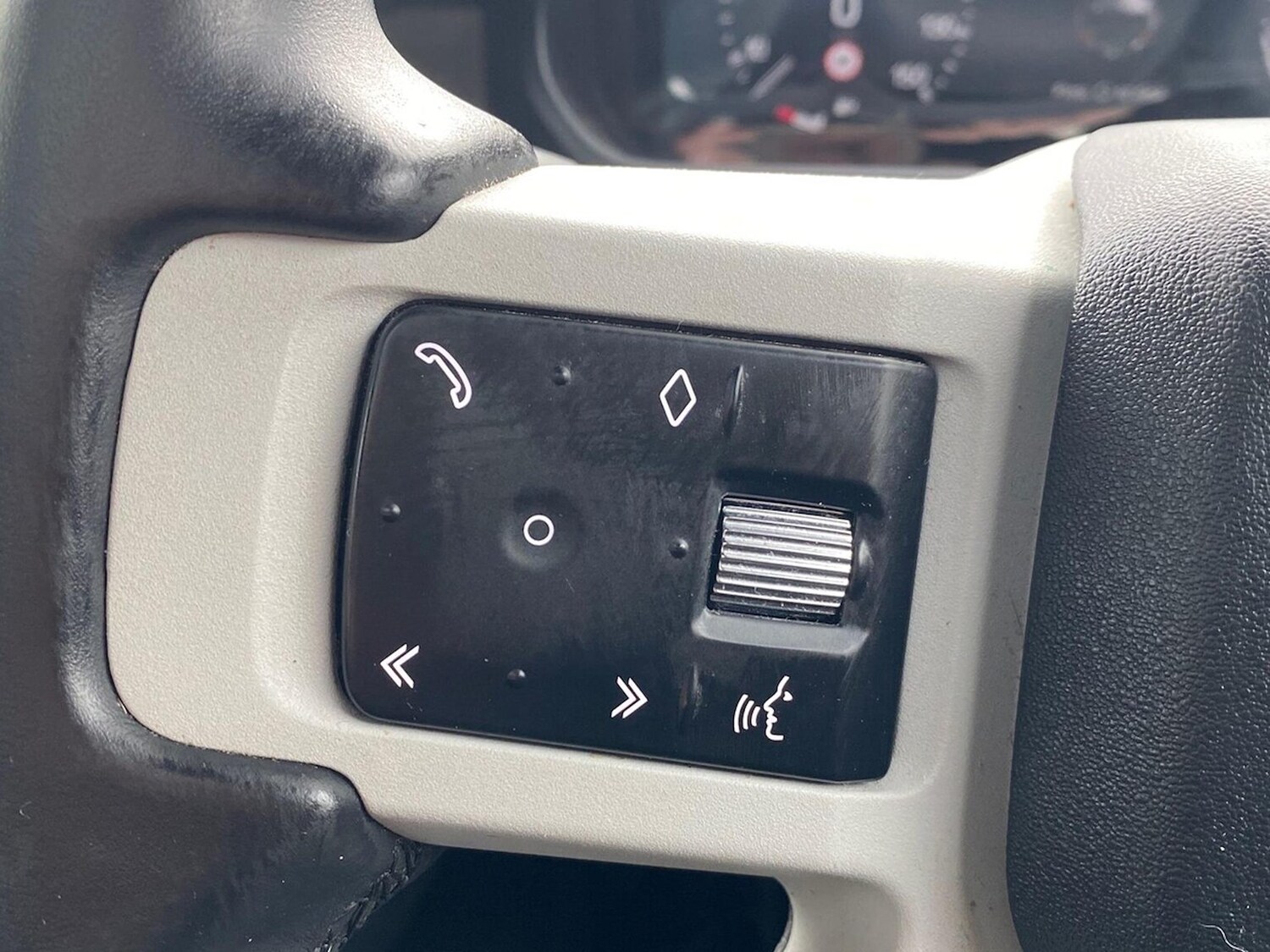 Used Land Rover Defender 2023 for sale - 78194456: Photo 32