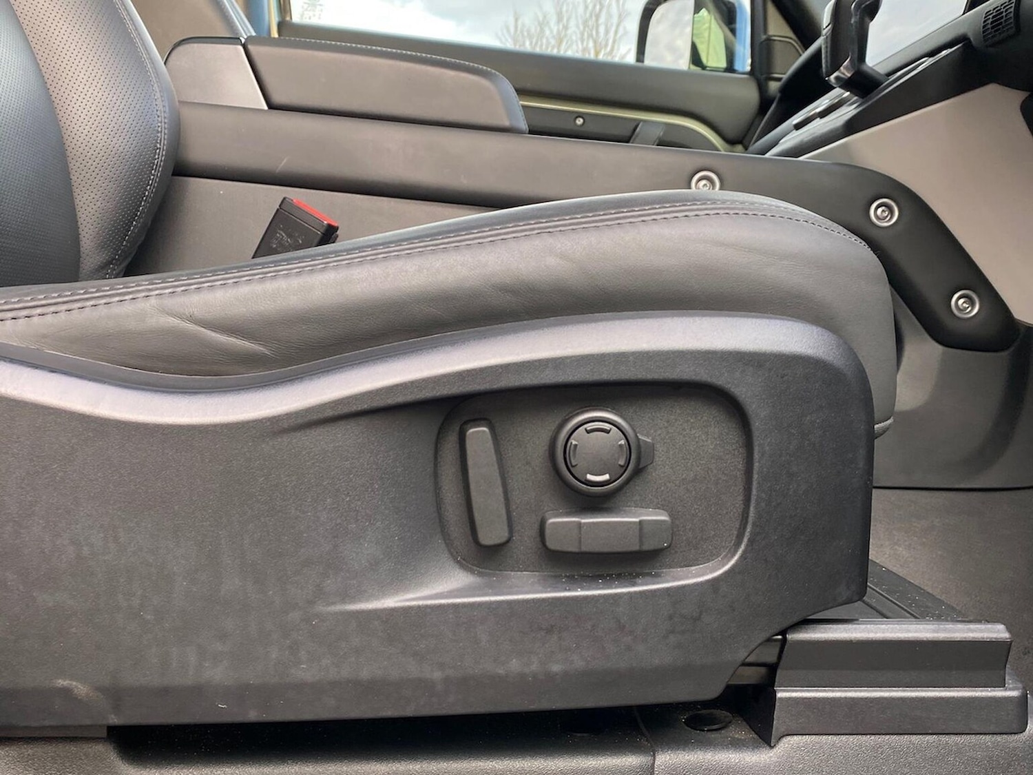 Used Land Rover Defender 2024 for sale - 76982892: Photo 35