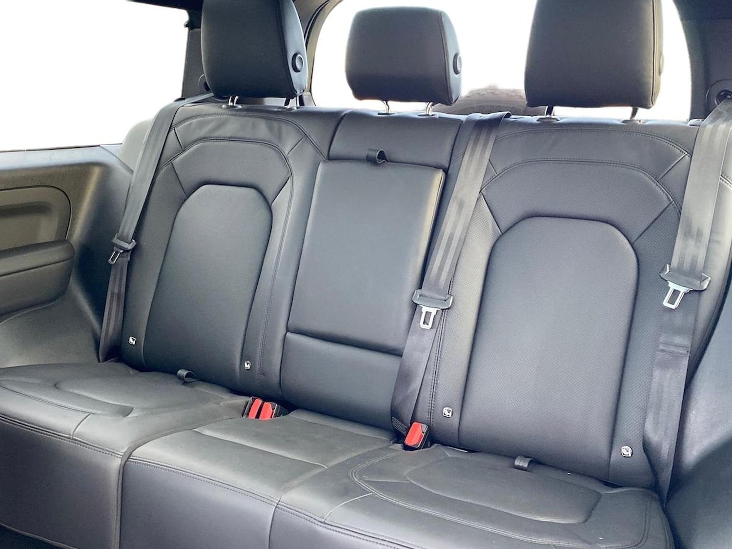 Used Land Rover Defender 2024 for sale - 76982892: Photo 4