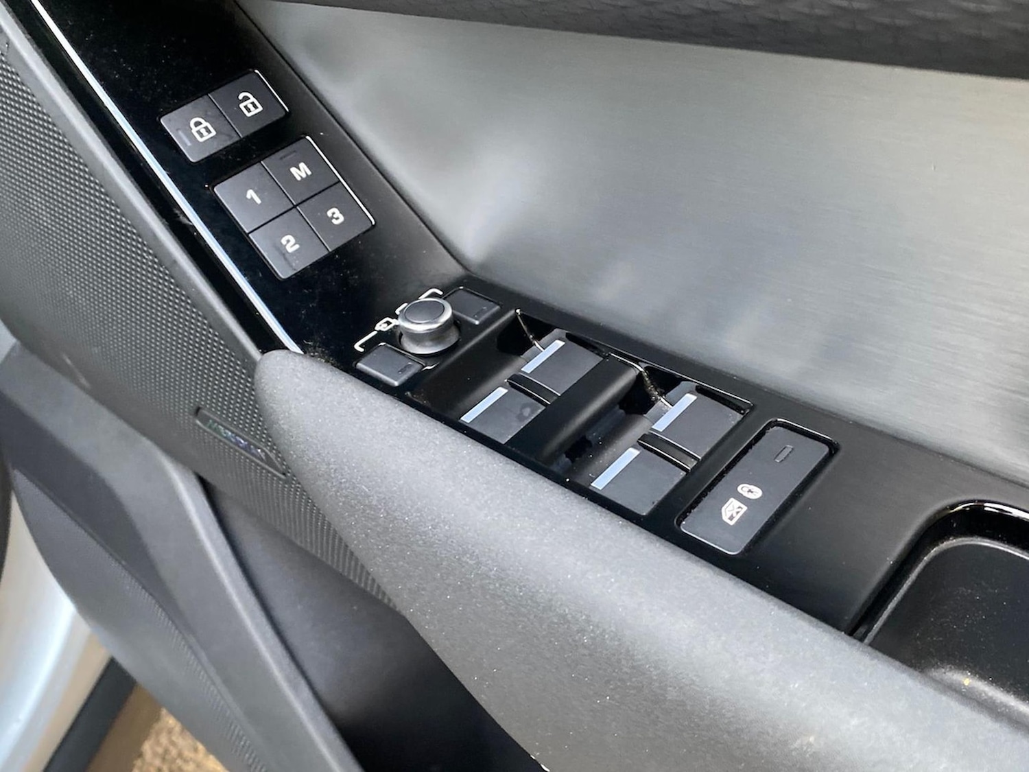 Used Land Rover Range Rover Velar 2023 for sale - 77548379: Photo 25