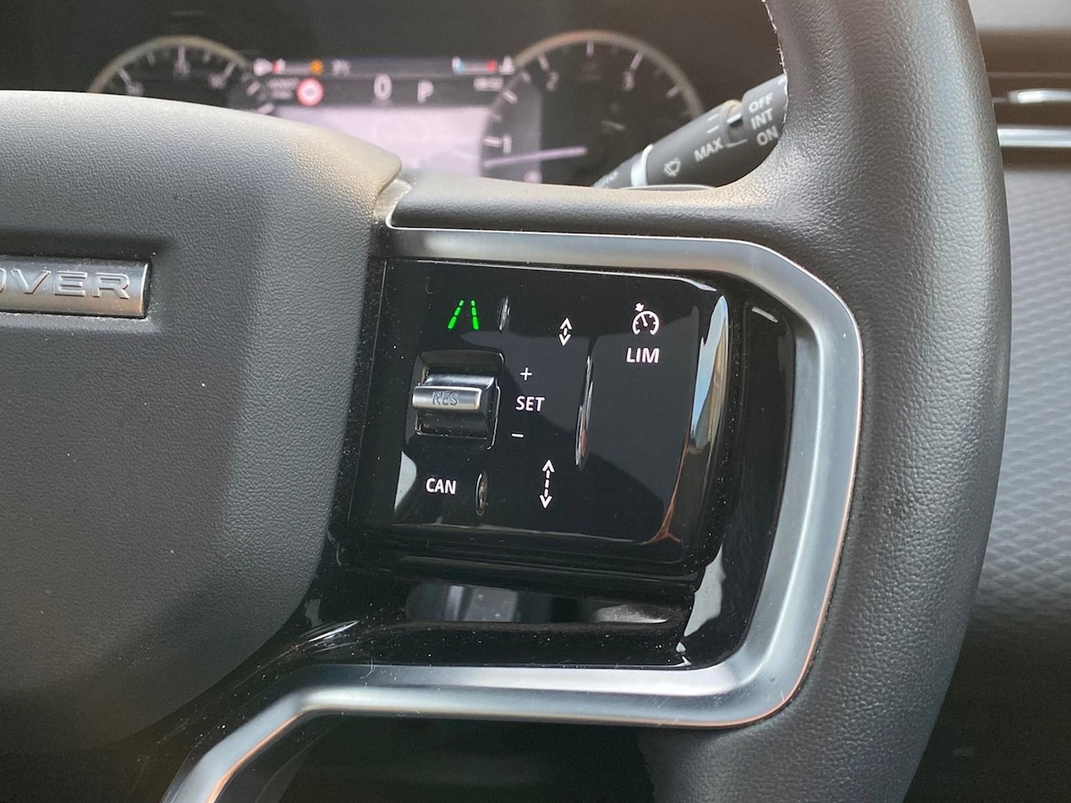 Used Land Rover Range Rover Velar 2023 for sale - 77548379: Photo 32