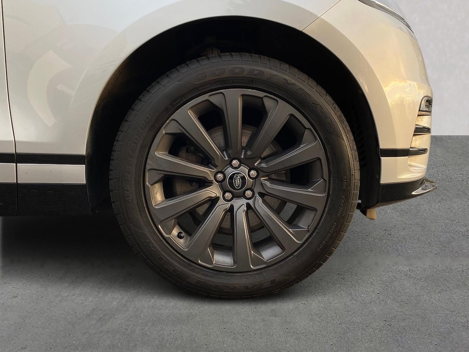 Used Land Rover Range Rover Velar 2023 for sale - 77548379: Photo 8