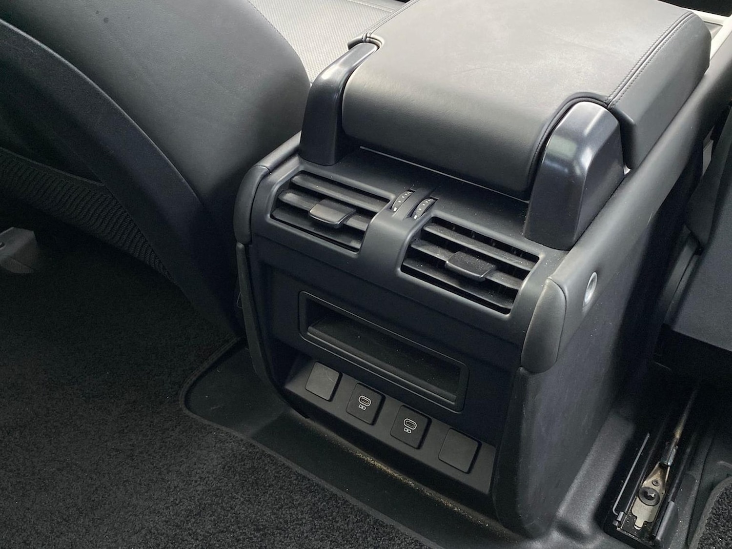 Used Land Rover Defender 2024 for sale - 76559819: Photo 18