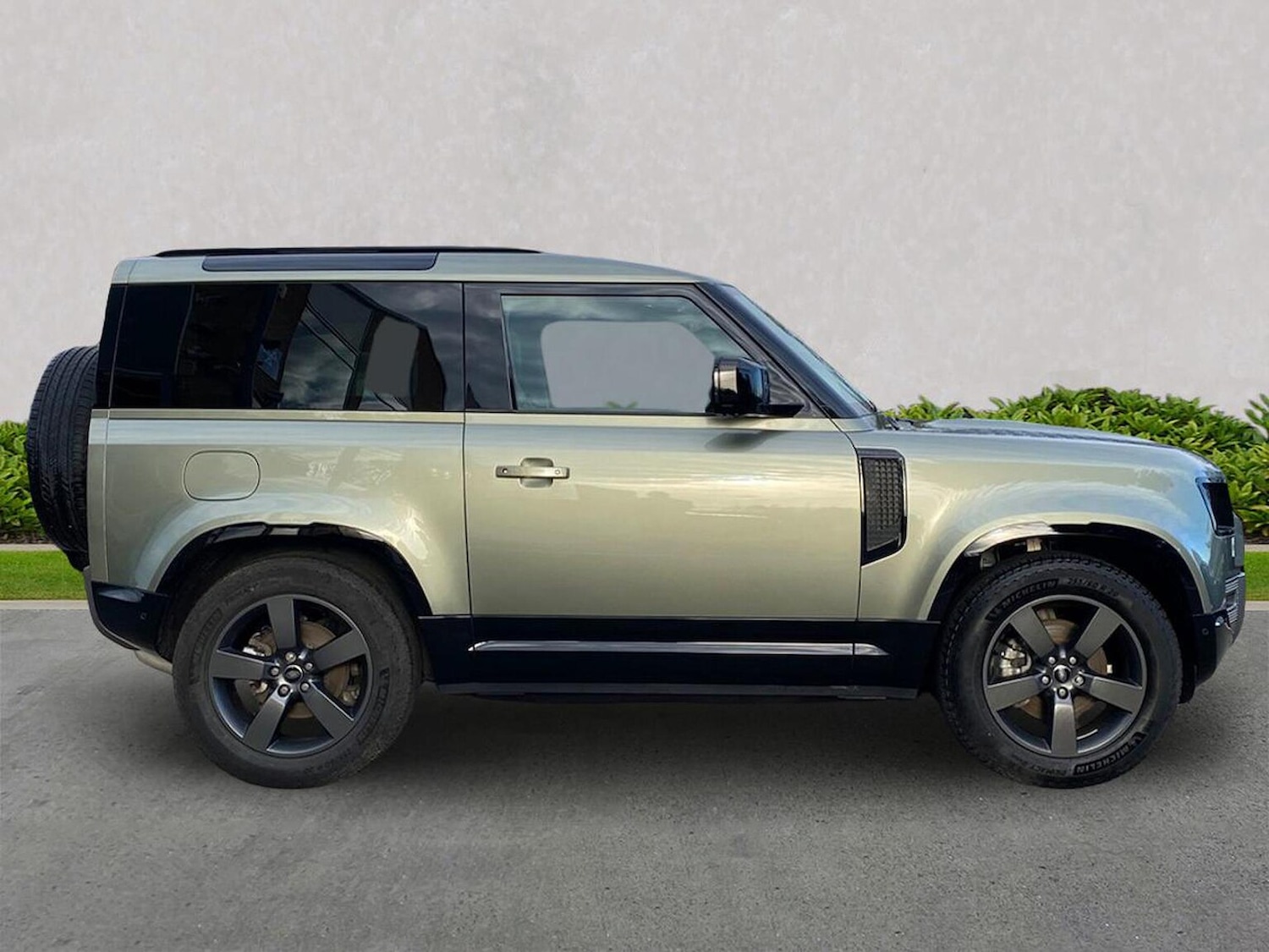 Used Land Rover Defender 2024 for sale - 76559819: Photo 5