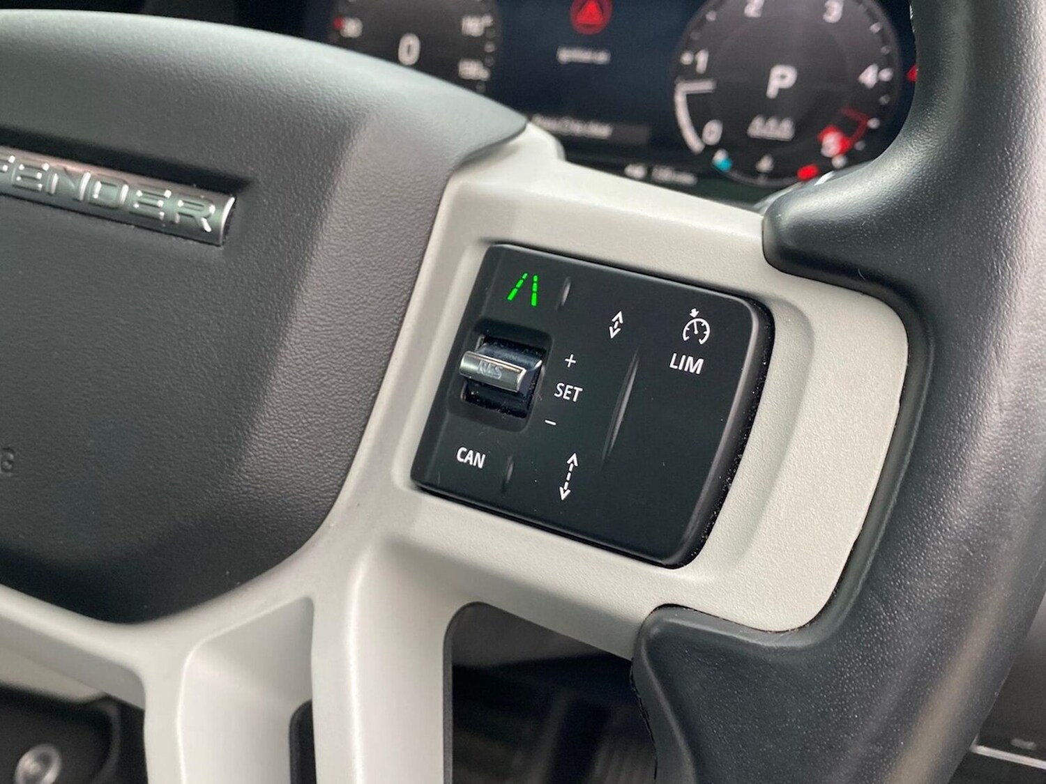 Used Land Rover Defender 2023 for sale - 76149438: Photo 30