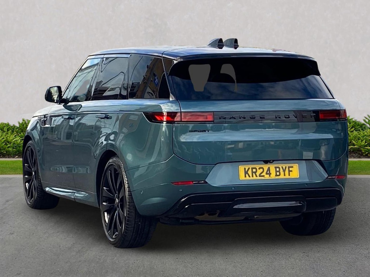 Used Land Rover Range Rover Sport 2024 for sale - 76536647: Photo 2