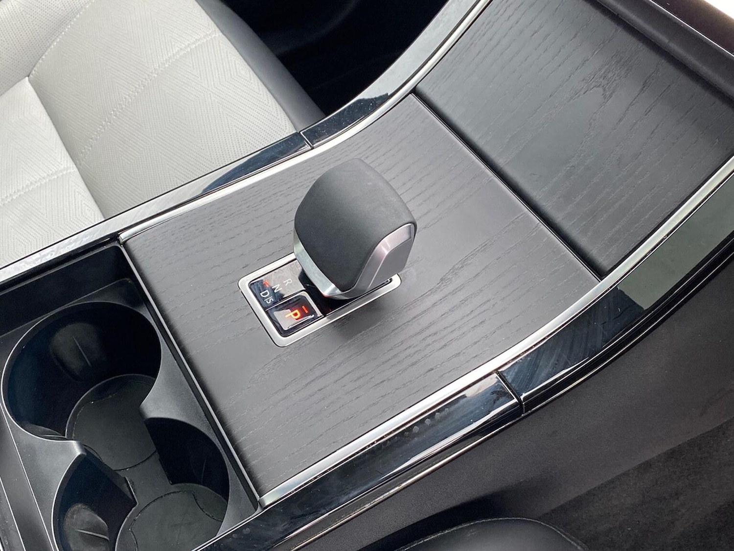 Used Land Rover Range Rover Velar 2024 for sale - 76946962: Photo 13