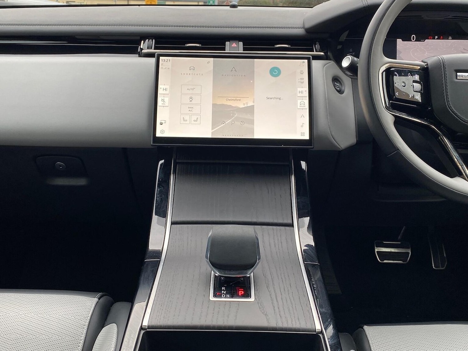 Used Land Rover Range Rover Velar 2024 for sale - 76946962: Photo 14