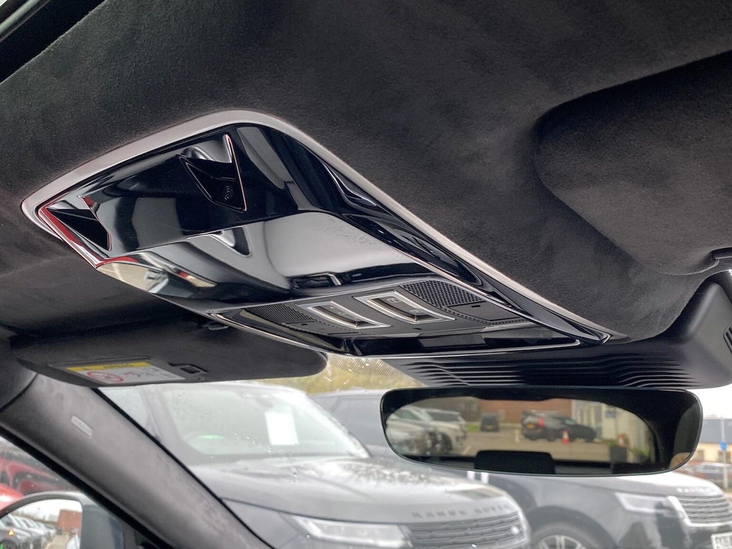 Used Land Rover Range Rover Velar 2024 for sale - 76946962: Photo 23