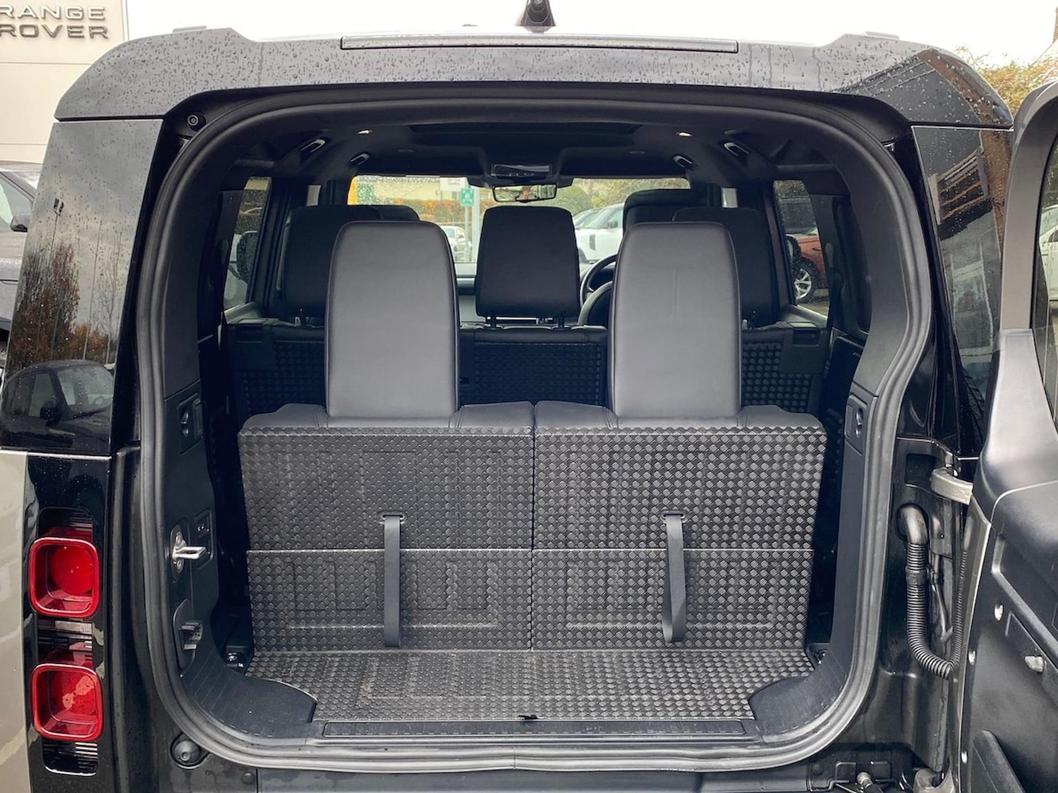 Used Land Rover Defender 2024 for sale - 76492420: Photo 10