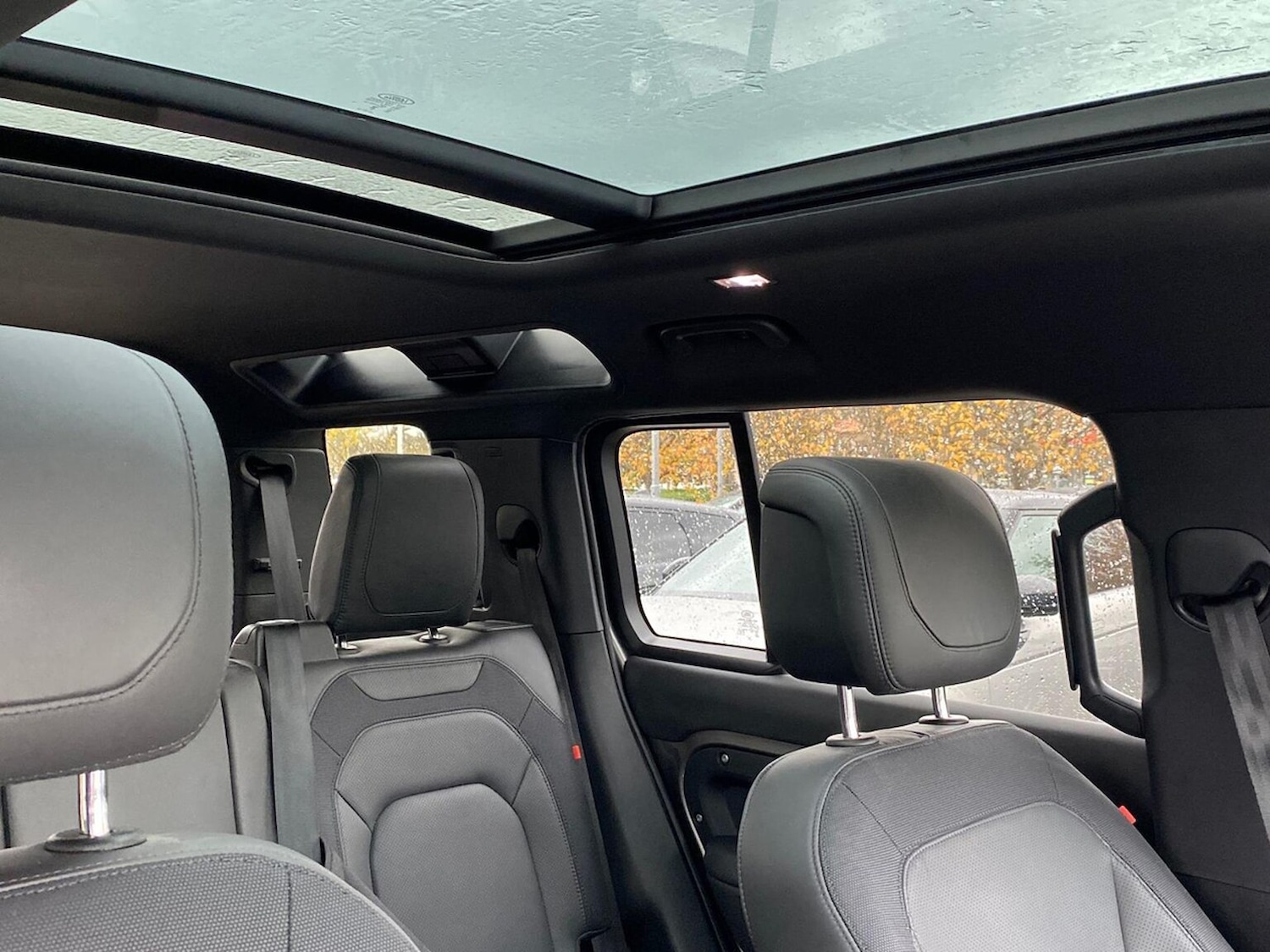 Used Land Rover Defender 2024 for sale - 76492420: Photo 21