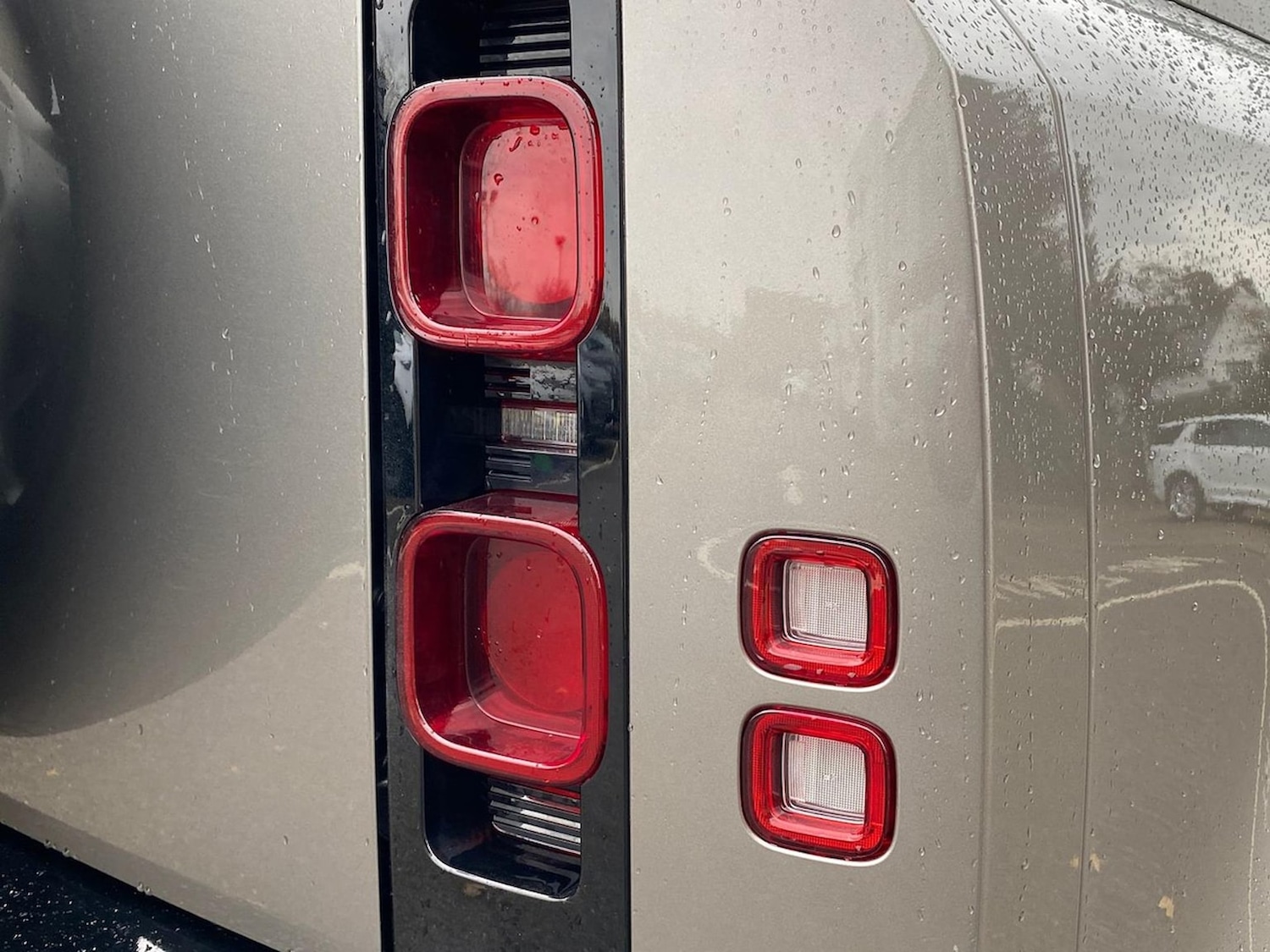 Used Land Rover Defender 2024 for sale - 76492420: Photo 26