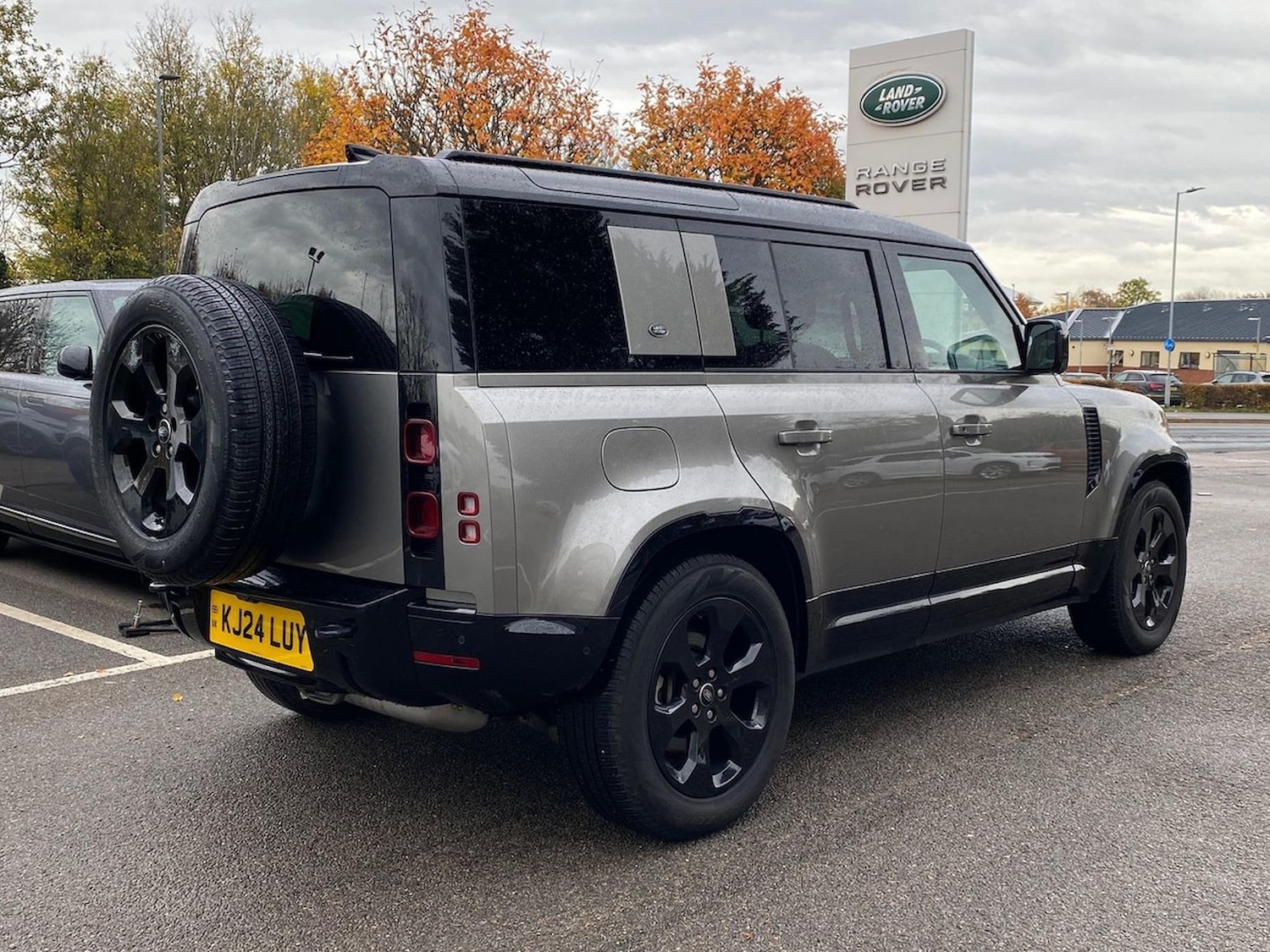 Used Land Rover Defender 2024 for sale - 76492420: Photo 27