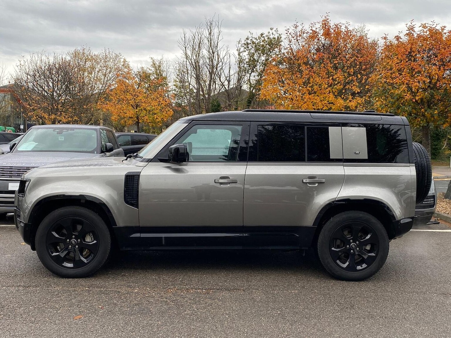 Used Land Rover Defender 2024 for sale - 76492420: Photo 28