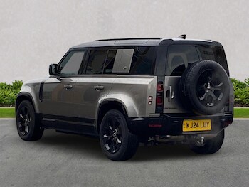 Used Land Rover Defender 2024 for sale - 76492420: Photo