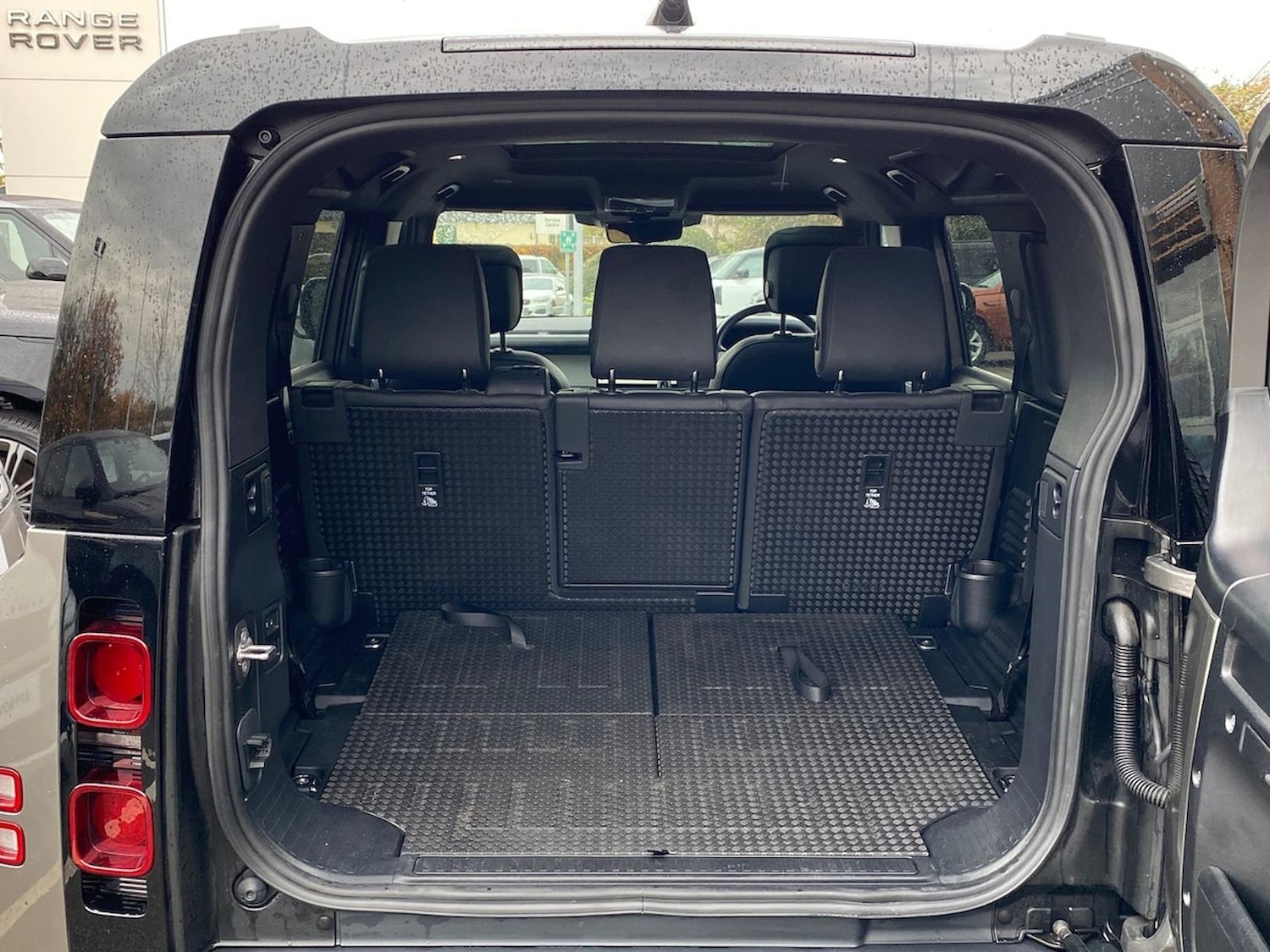 Used Land Rover Defender 2024 for sale - 76492420: Photo 31