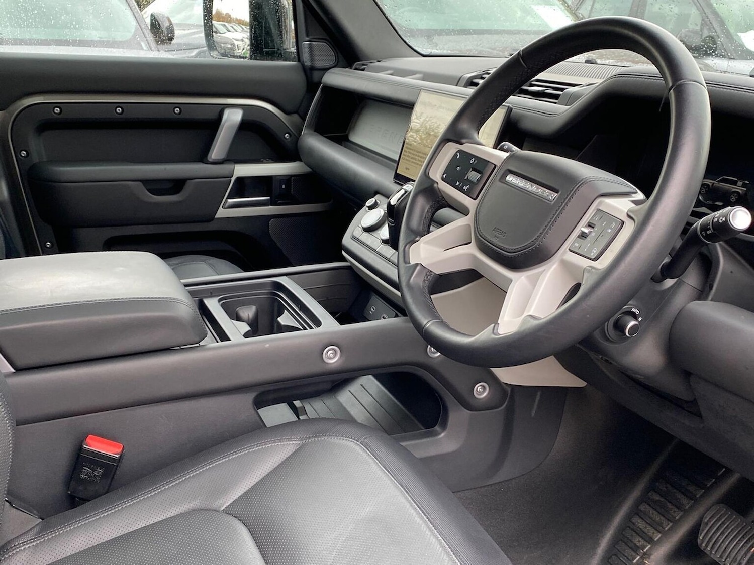 Used Land Rover Defender 2024 for sale - 76492420: Photo 32