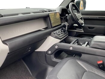 Used Land Rover Defender 2024 for sale - 76492420: Photo