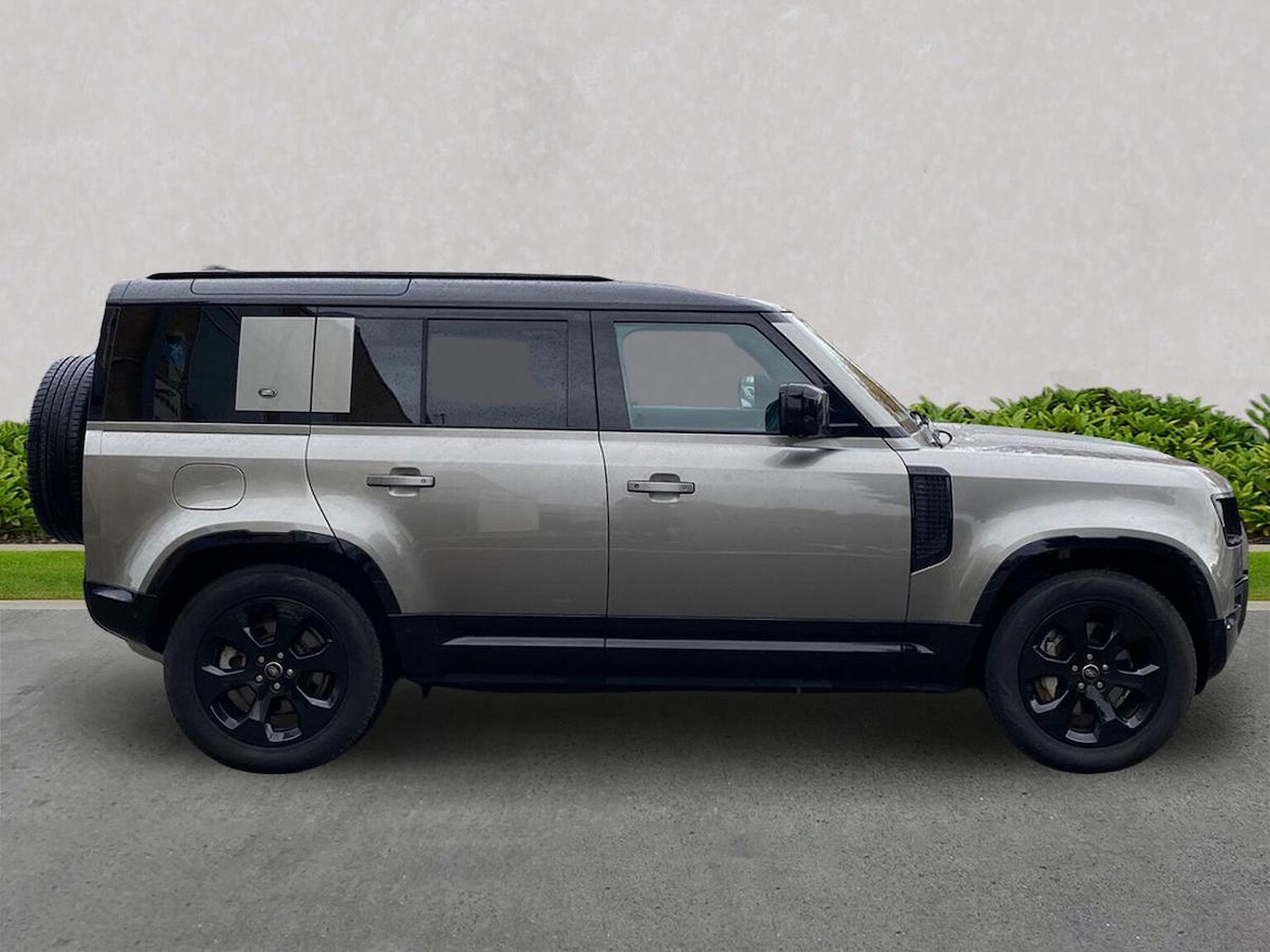 Used Land Rover Defender 2024 for sale - 76492420: Photo 5