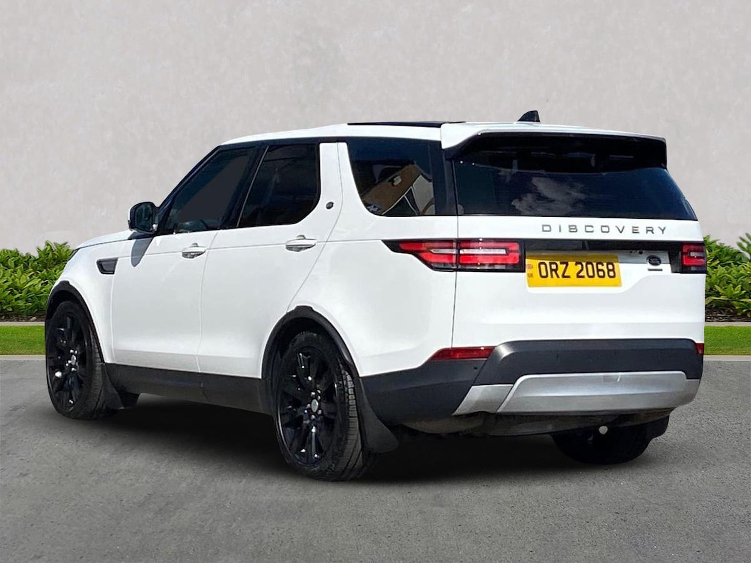Used Land Rover Discovery 2018 for sale - 76134276: Photo 2